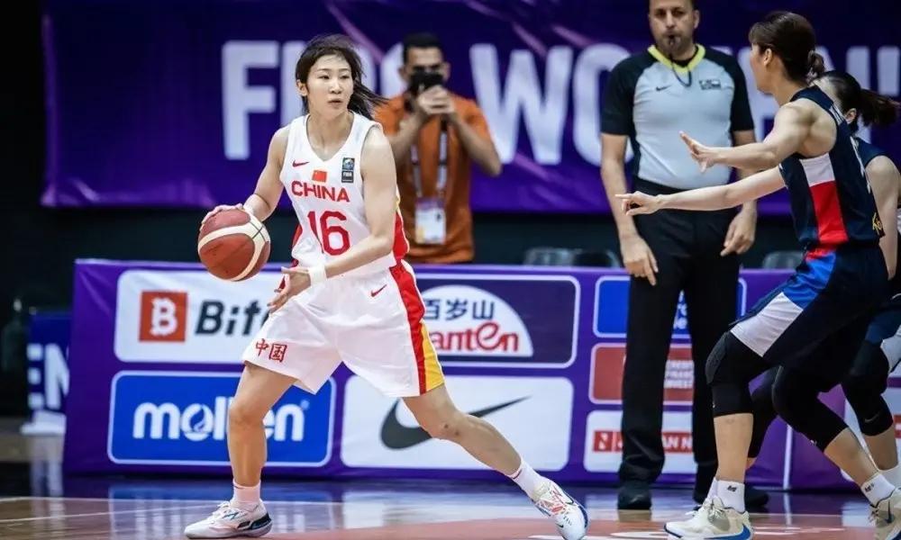 北京女篮完胜对手，表现抢眼