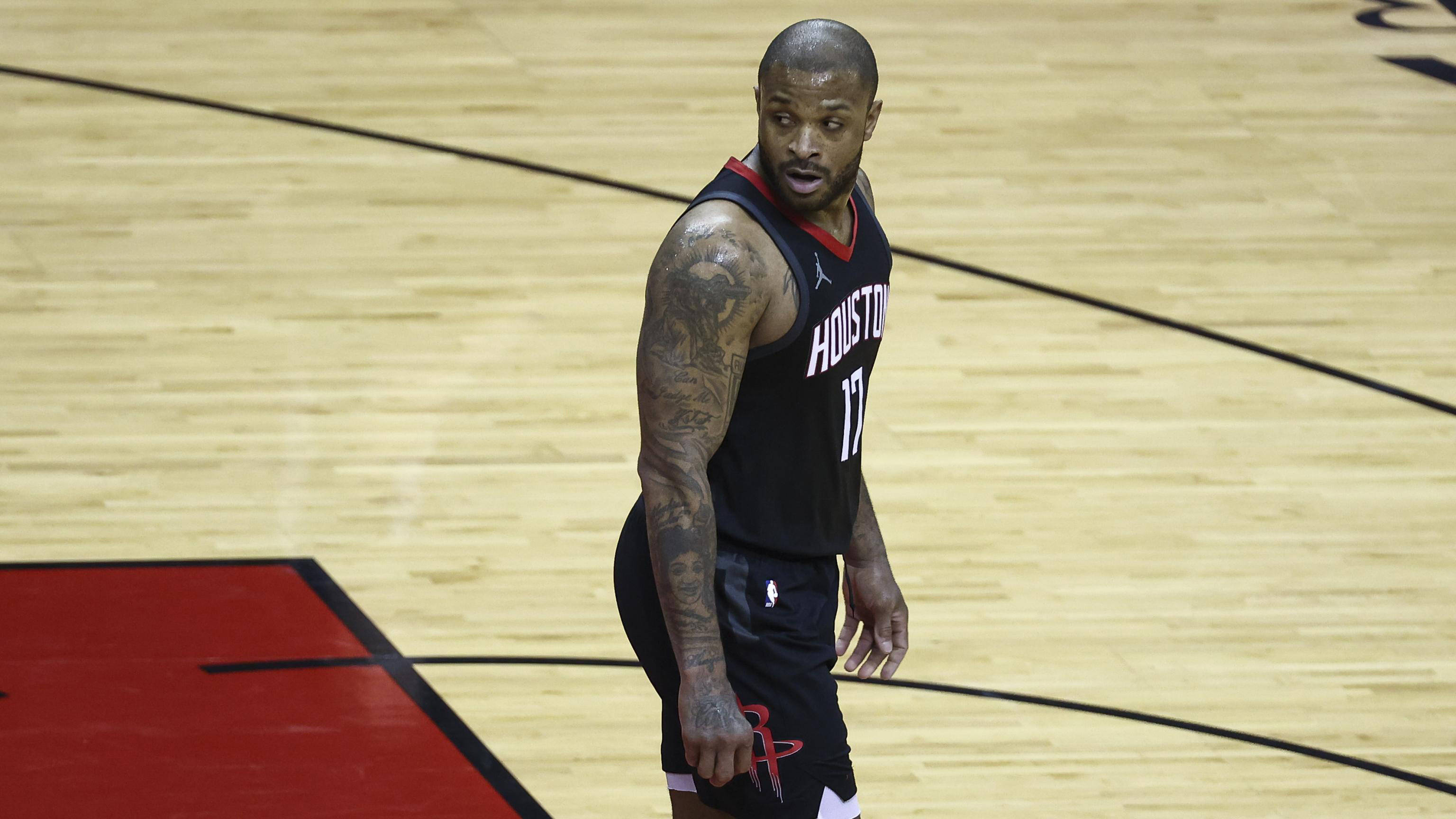 关于雄鹿不敌快船，安戴托昆波状态低迷的信息